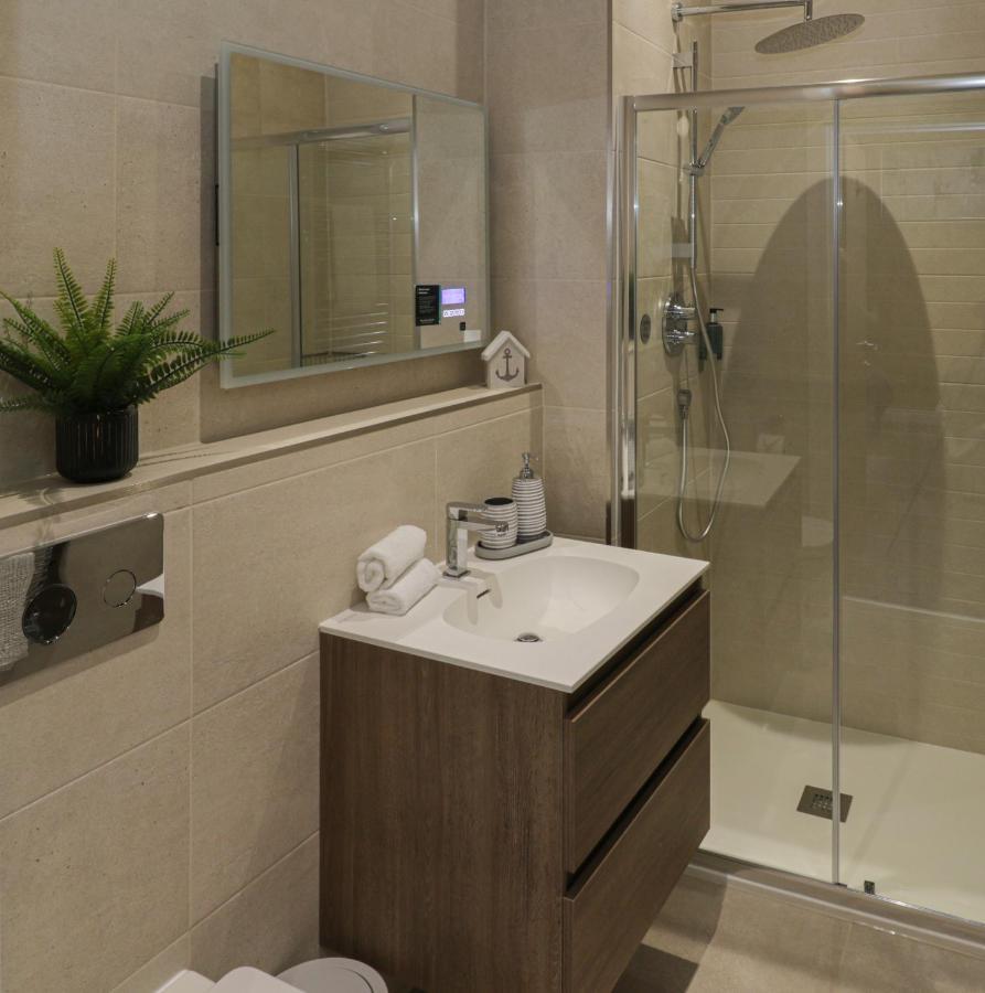 Appartement Sapphire Seas Whitby Extérieur photo