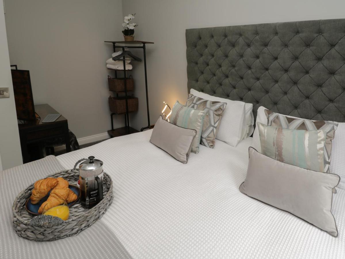 Appartement Sapphire Seas Whitby Extérieur photo