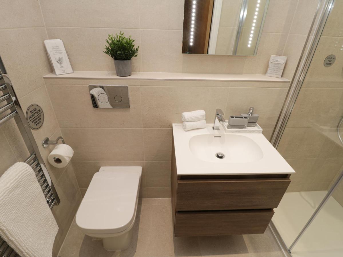 Appartement Sapphire Seas Whitby Extérieur photo